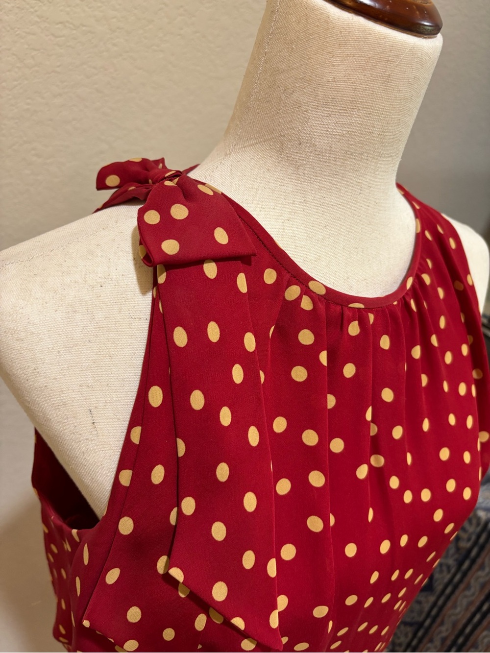 Beautiful, excelente condition, polka dot dress